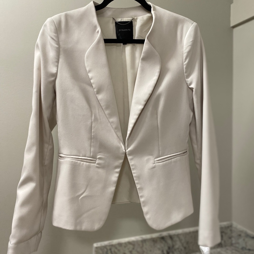 WOMENS JACKET SIZE MEDIUM